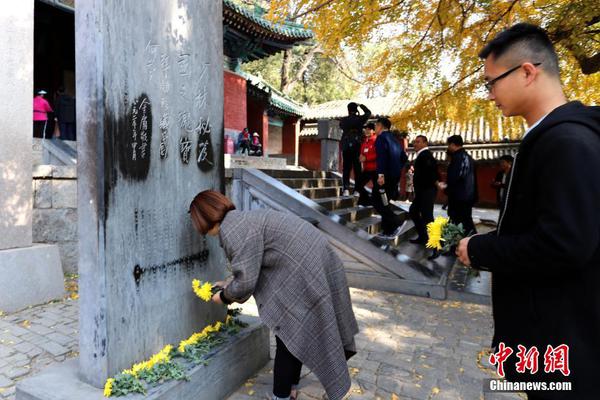 詹韋瓜齊聚觀戰(zhàn)布朗尼比賽 年輕皇帝遇高手