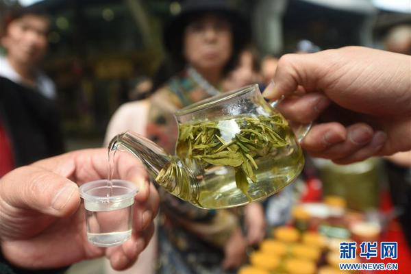 Adobe新推出了一款電子感應(yīng)裙，好玩