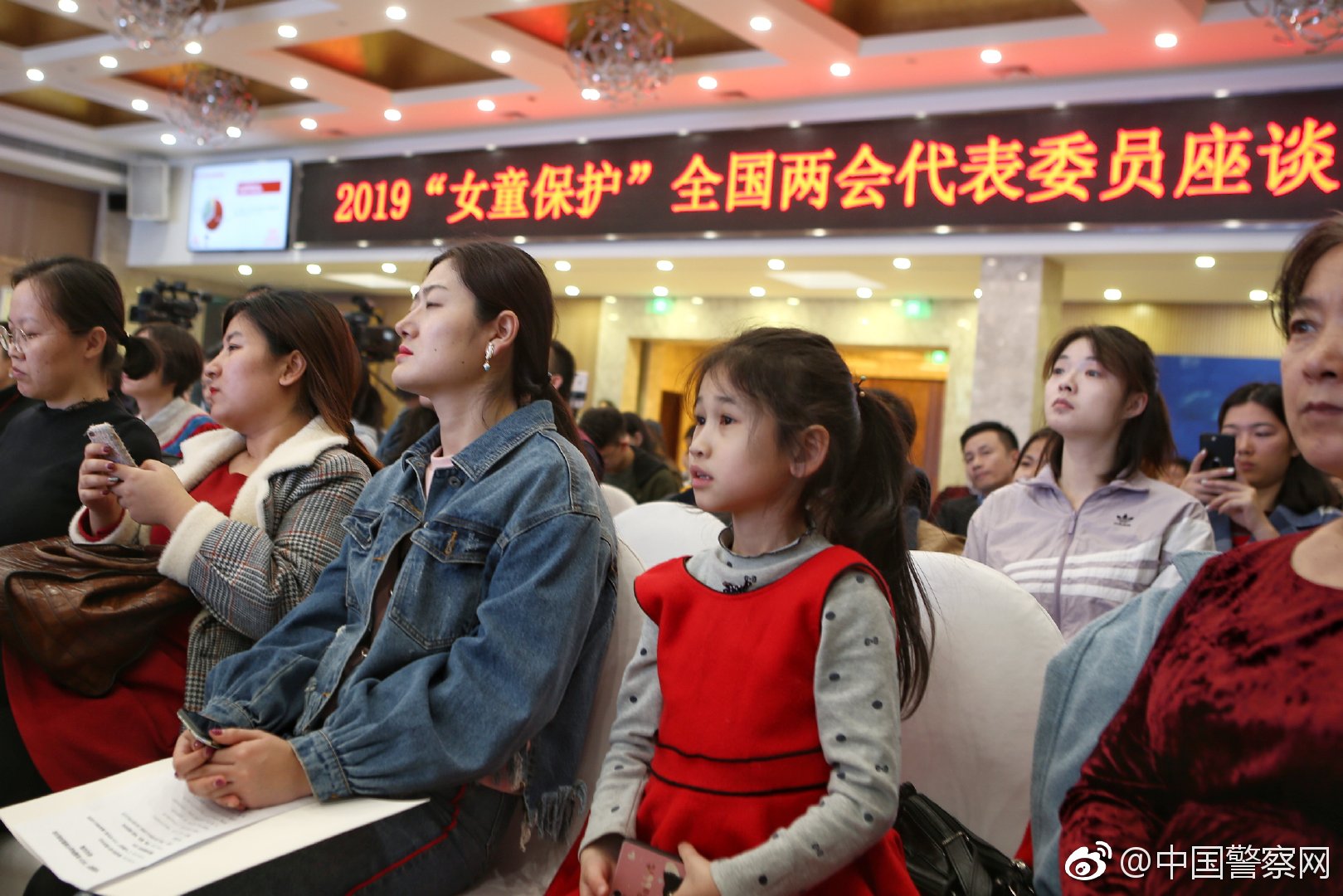 北京三里屯的這場快閃，怎么傳來建筑工地的聲音？